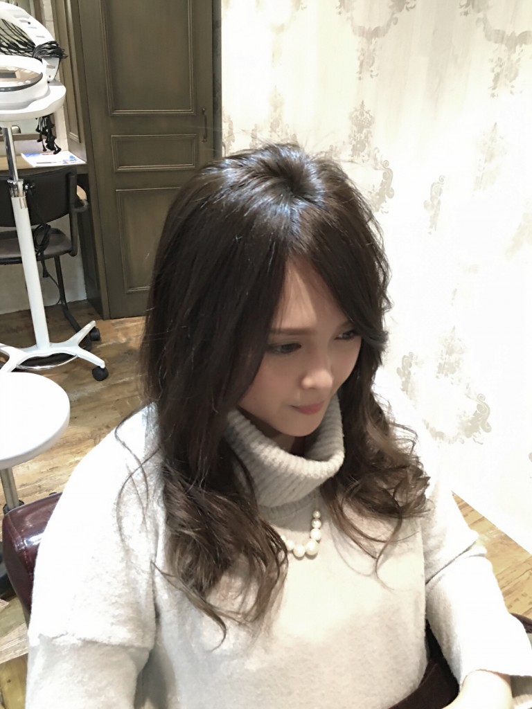 赤みのない髪色マットグレージュカラーアッシュ池袋美容室