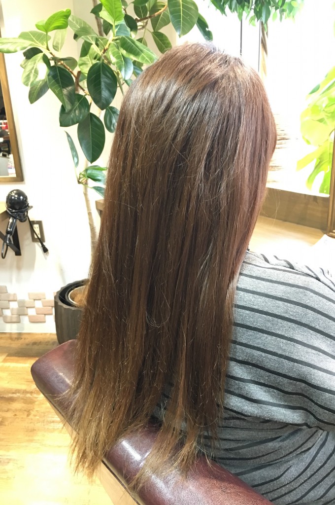 赤みのない髪色マットグレージュカラー池袋美容室
