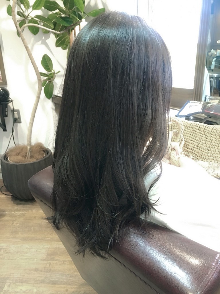 アッシュグレー艶感色持ち良い髪色池袋美容室