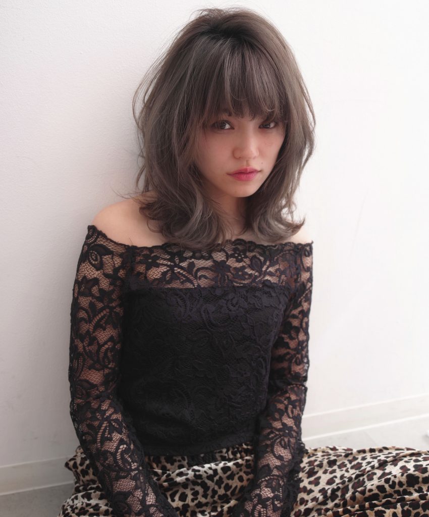 秋冬もグレージュカラーで艶髪に！【池袋美容室】