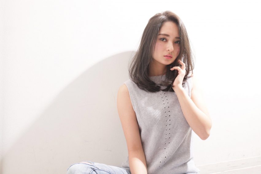 マットグレージュカラーミディアム髪色セミロング池袋美容室