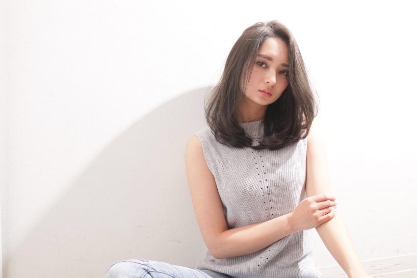 マットグレージュカラーミディアム髪色セミロング池袋美容室