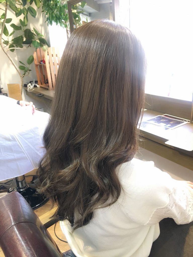 黒髪からカラーブリーチなしアッシュグレー