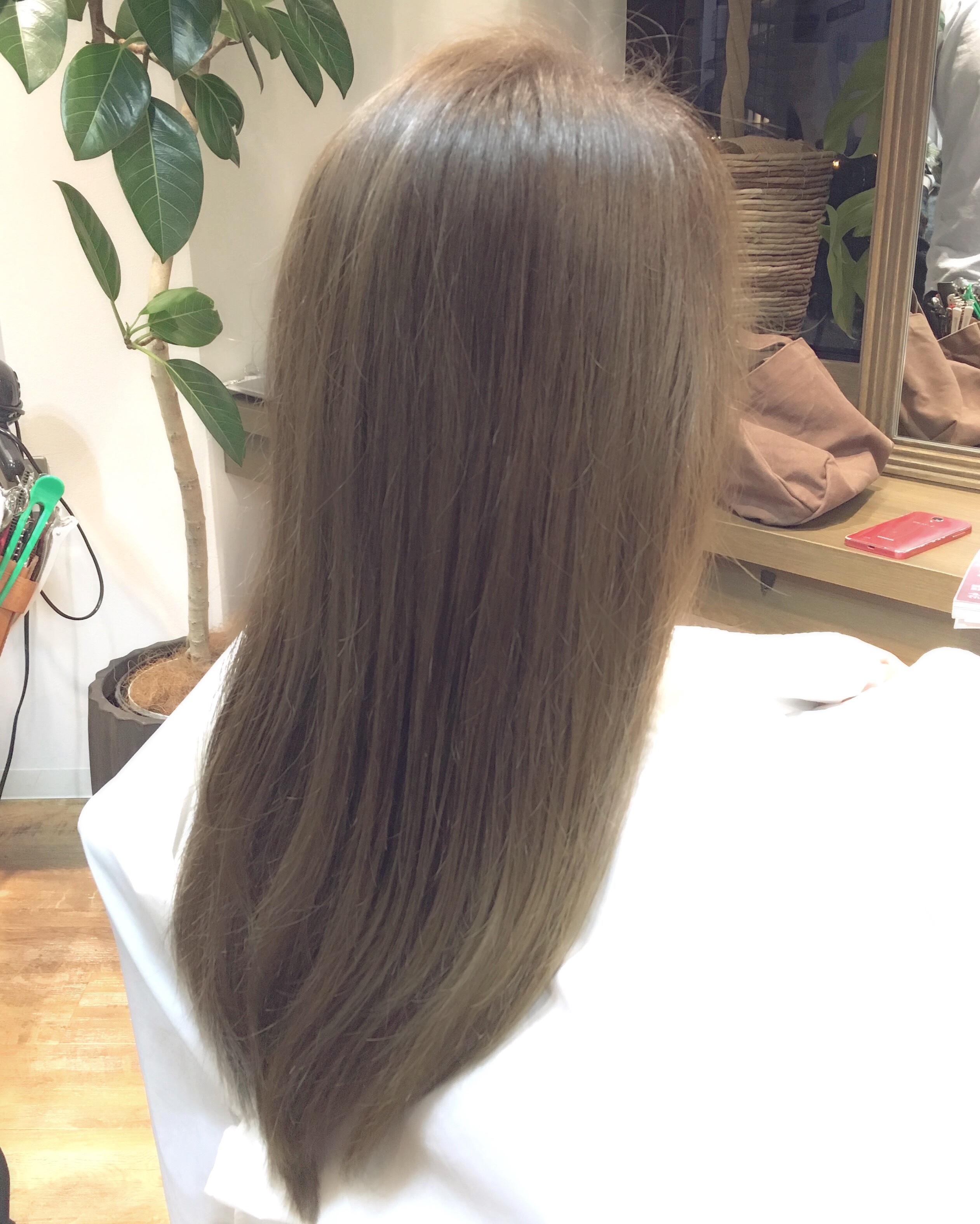 ツヤ感のあるグロスカラー 秋色 池袋で似合わせカットが上手な美容室rouland ローラン